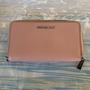 Michael Kors Pink Wallet Sleek Design
